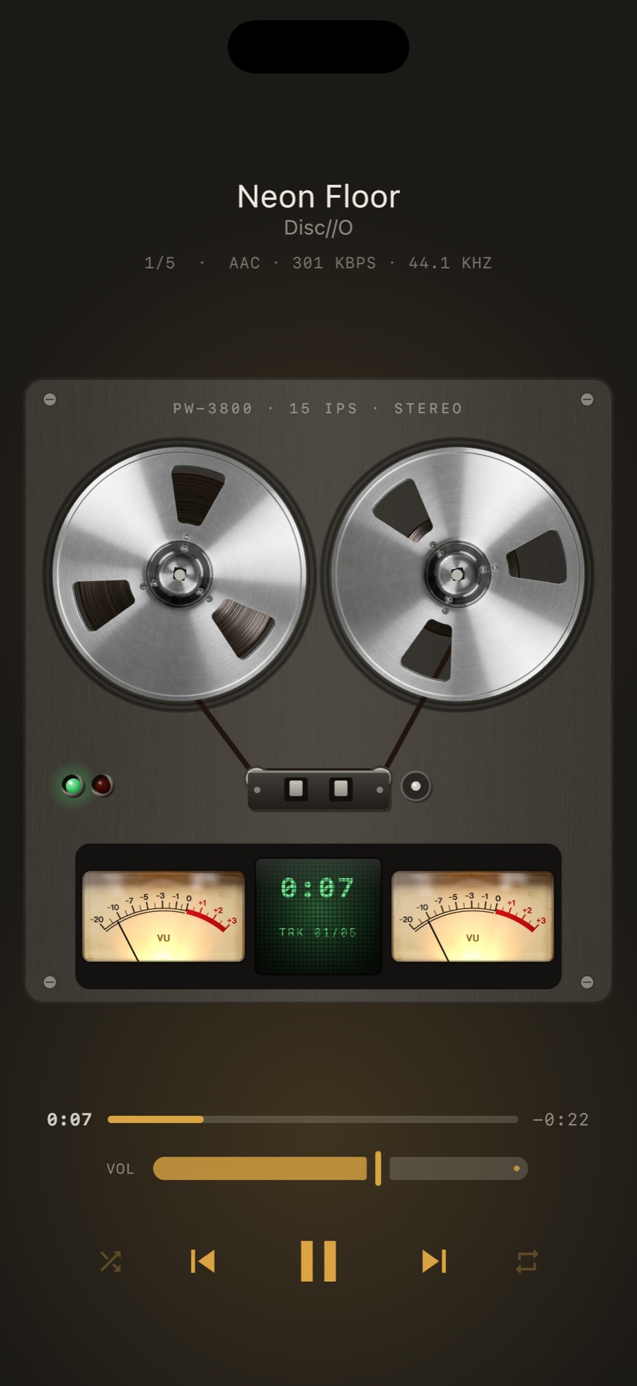 MP95 reel-to-reel on iPhone: two metal reels with tape between them, twin VU meters and a green tape counter display