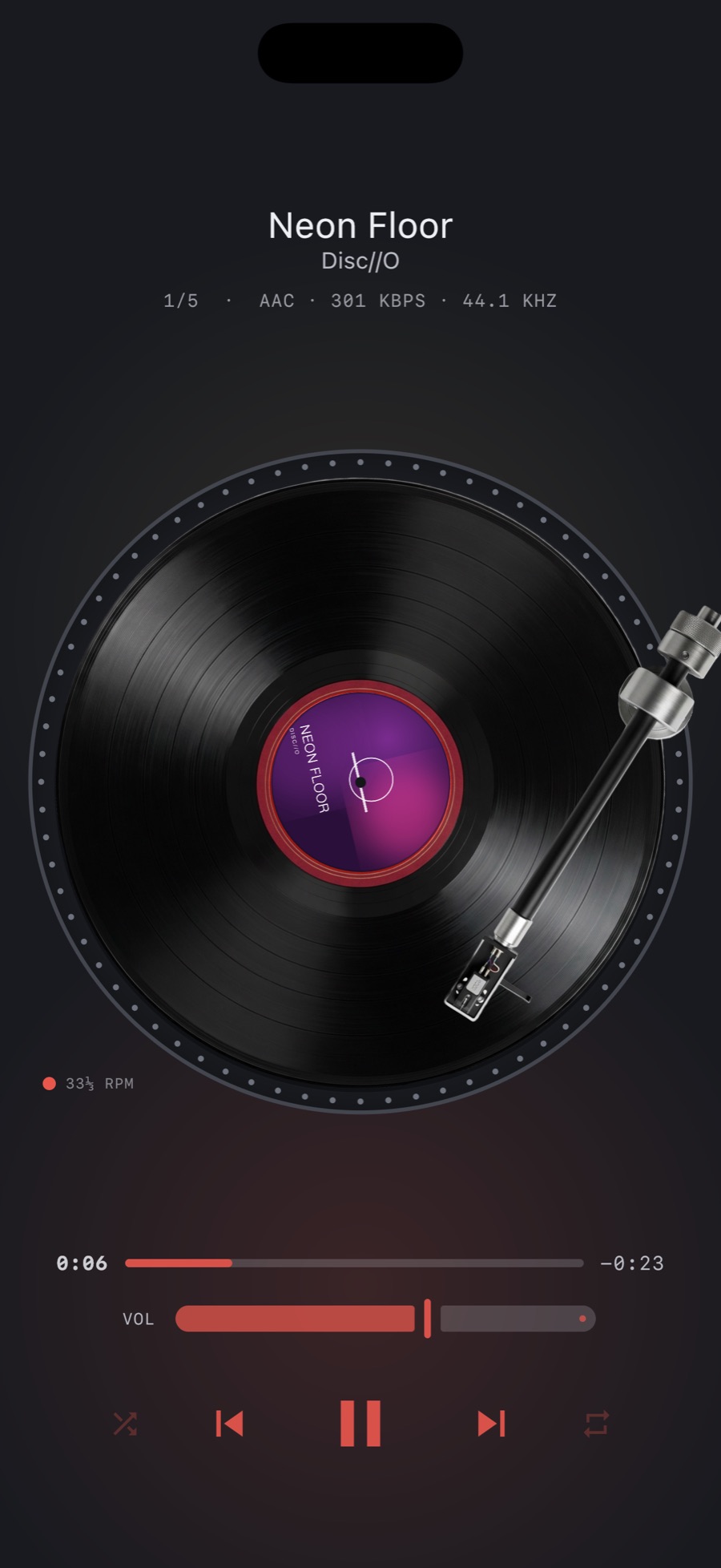MP95 turntable on iPhone: a black record with the album art on its label, the tonearm on the groove, 33⅓ RPM indicator and transport keys
